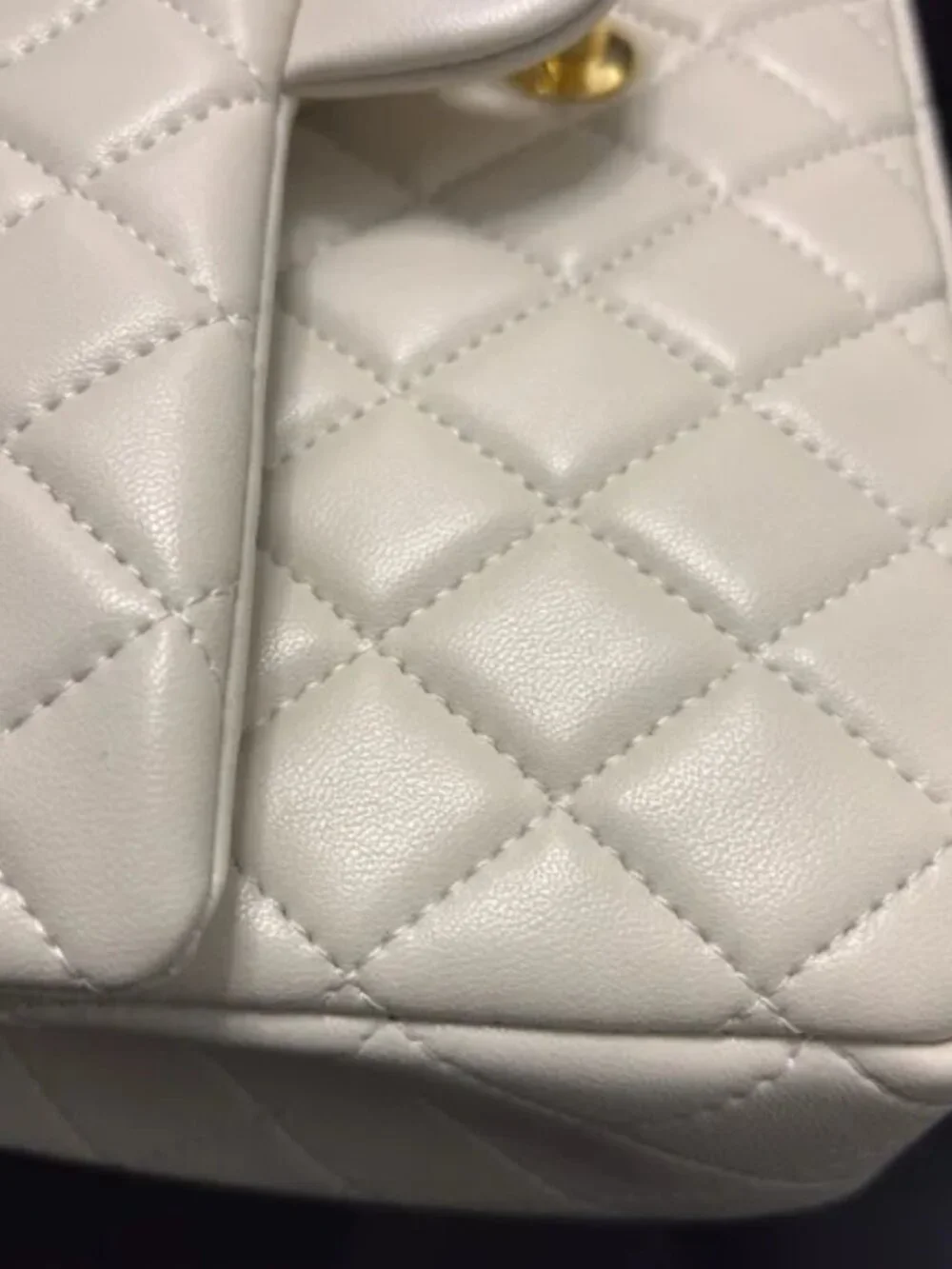 Chanel Classic Flap Quilted White Leather Gold Tone Chain Shoulder Bag - Picture 4 of 11